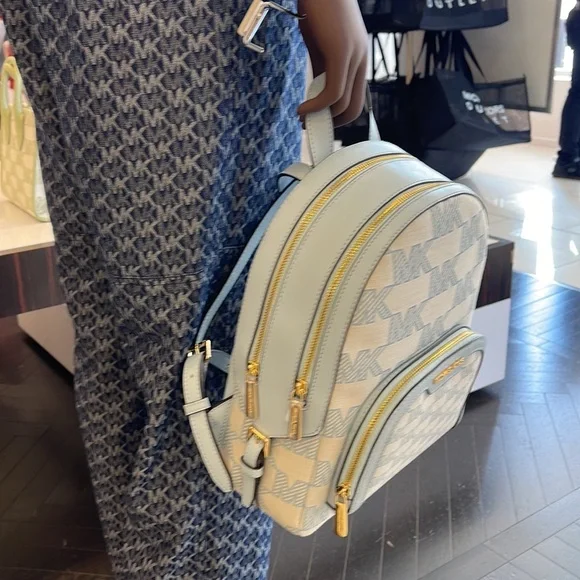 Michael Kors Jaycee Medium Logo Zip Pocket Backpack 

35S3G8TB2J
Vista Blue - Picture 3 of 16